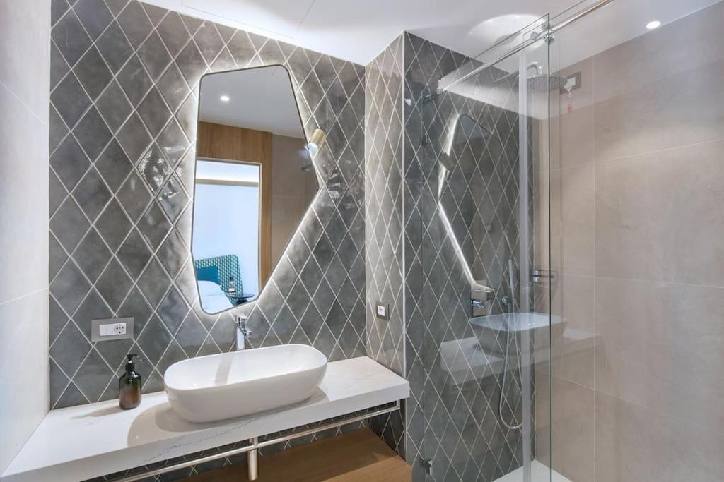 Villa Divina-Apt Armonia-Con Piscina E Vista Lago Castelletto Di Brenzone Ngoại thất bức ảnh