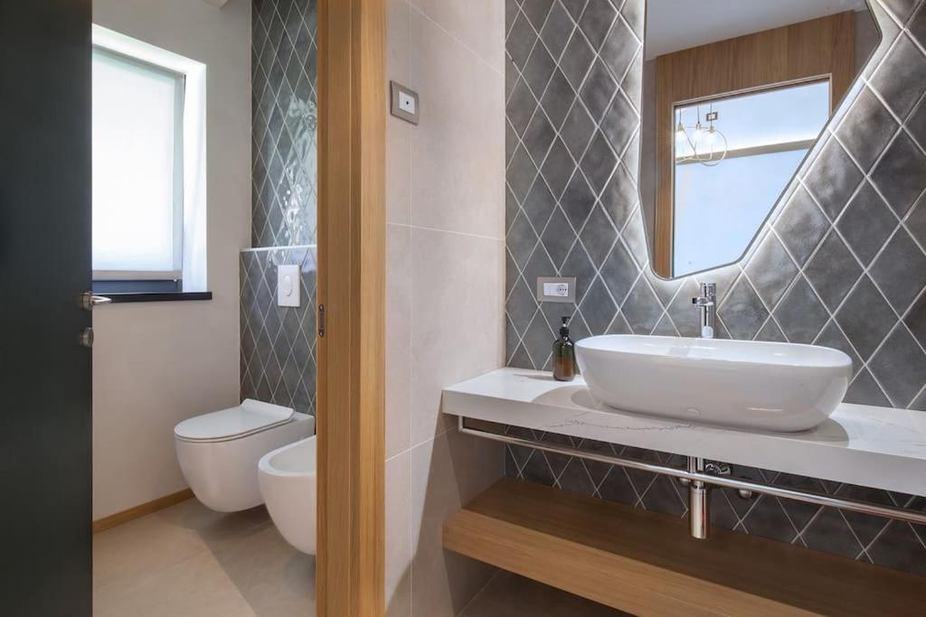 Villa Divina-Apt Armonia-Con Piscina E Vista Lago Castelletto Di Brenzone Ngoại thất bức ảnh