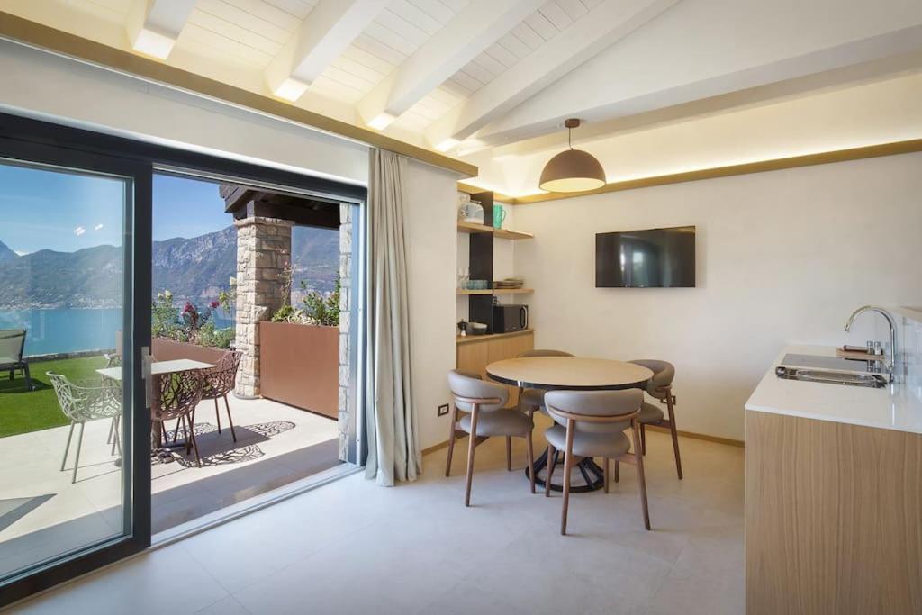 Villa Divina-Apt Armonia-Con Piscina E Vista Lago Castelletto Di Brenzone Ngoại thất bức ảnh