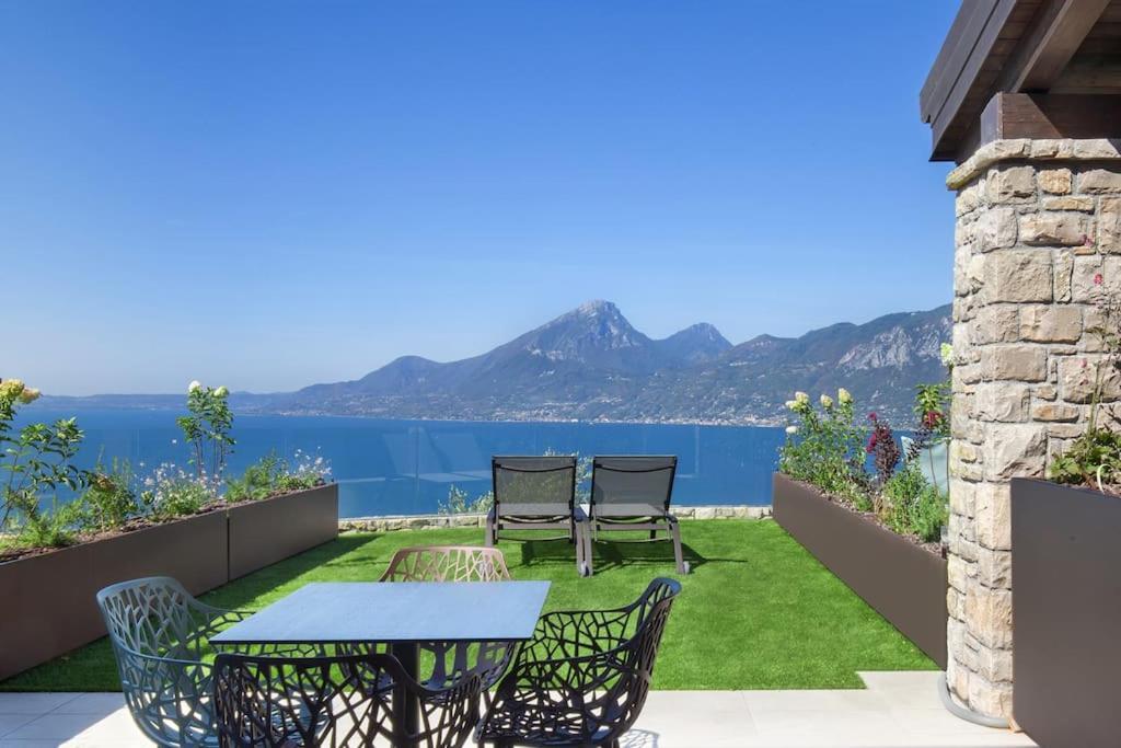 Villa Divina-Apt Armonia-Con Piscina E Vista Lago Castelletto Di Brenzone Ngoại thất bức ảnh